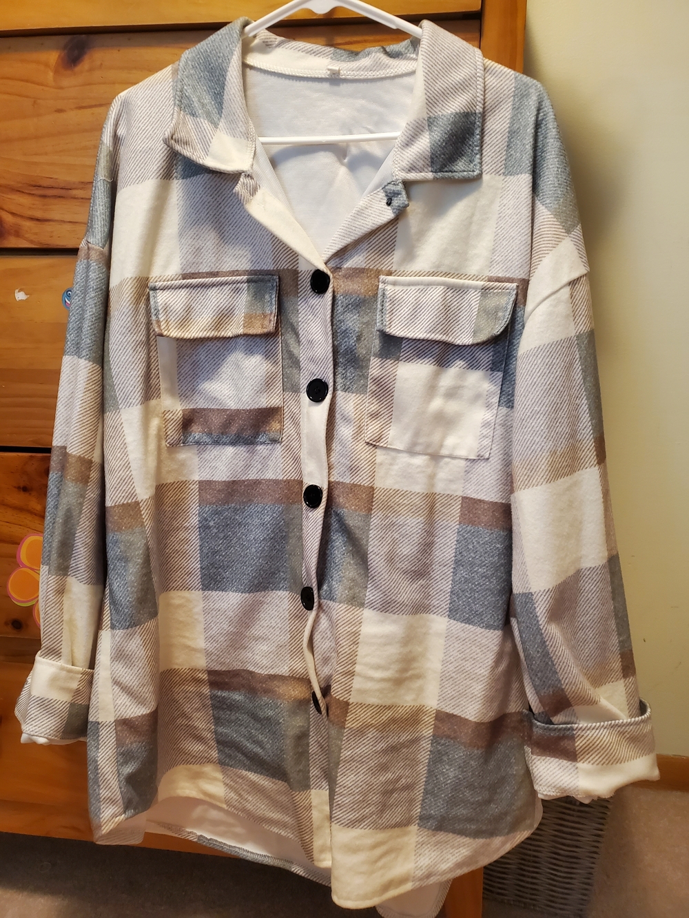 🆕️ NWOT Women’s Button-Down Plaid Shacket in Cream, Gray & Brown